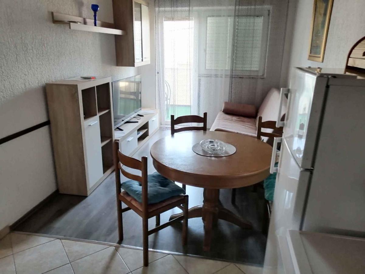 Apartmán In Vinjerac/paklenica Riviera 27673 *
